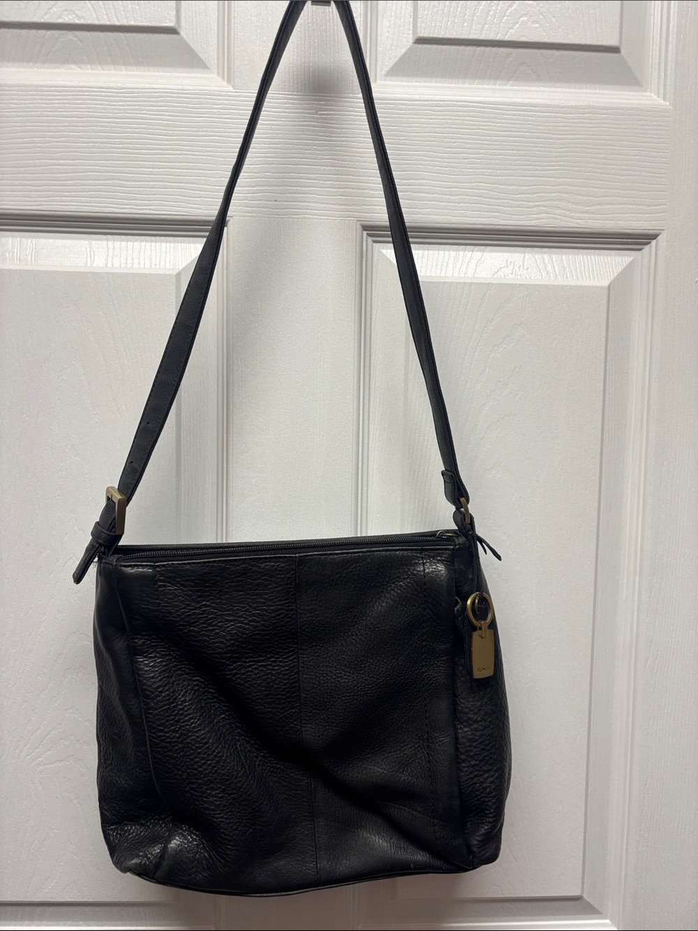 Rolfs Black Leather Shoulder Bag 2 Outside Pockets 2 Inside Pockets 3 Card Slots